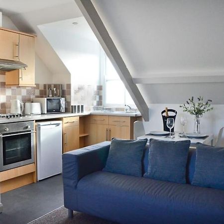 Modern Attic Studio Apartment With Harbour Views 펜젠스 외부 사진